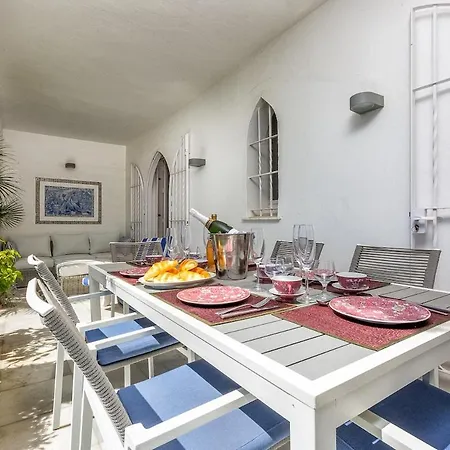 Beachfront Golden Mile Tatil Evi