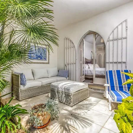 Beachfront Golden Mile Tatil Evi