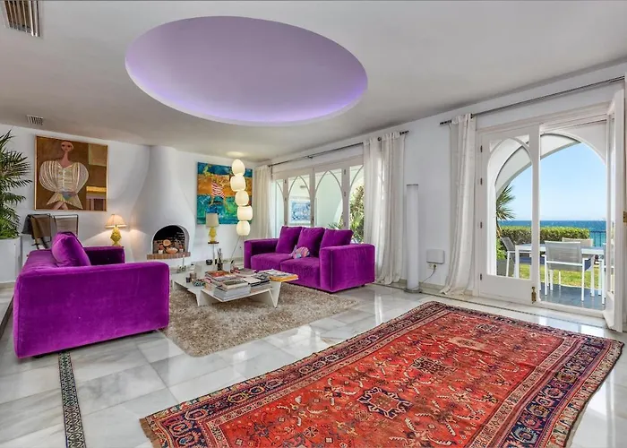 Beachfront Golden Mile Semesterbostad *